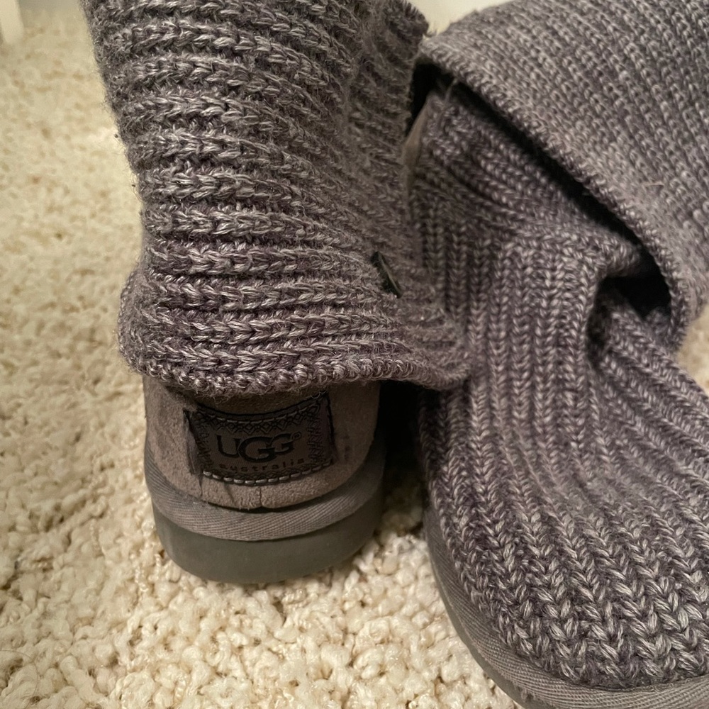 UGGS - Picture 2 of 6
